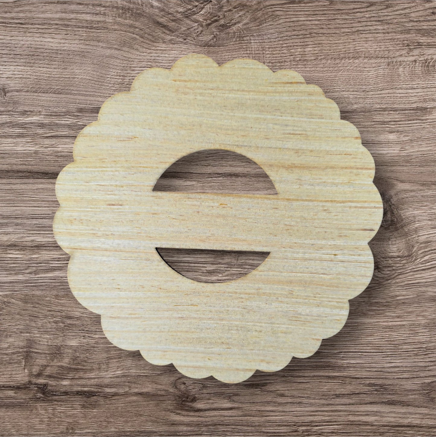 Scallop Round With Name Bar (BC049)