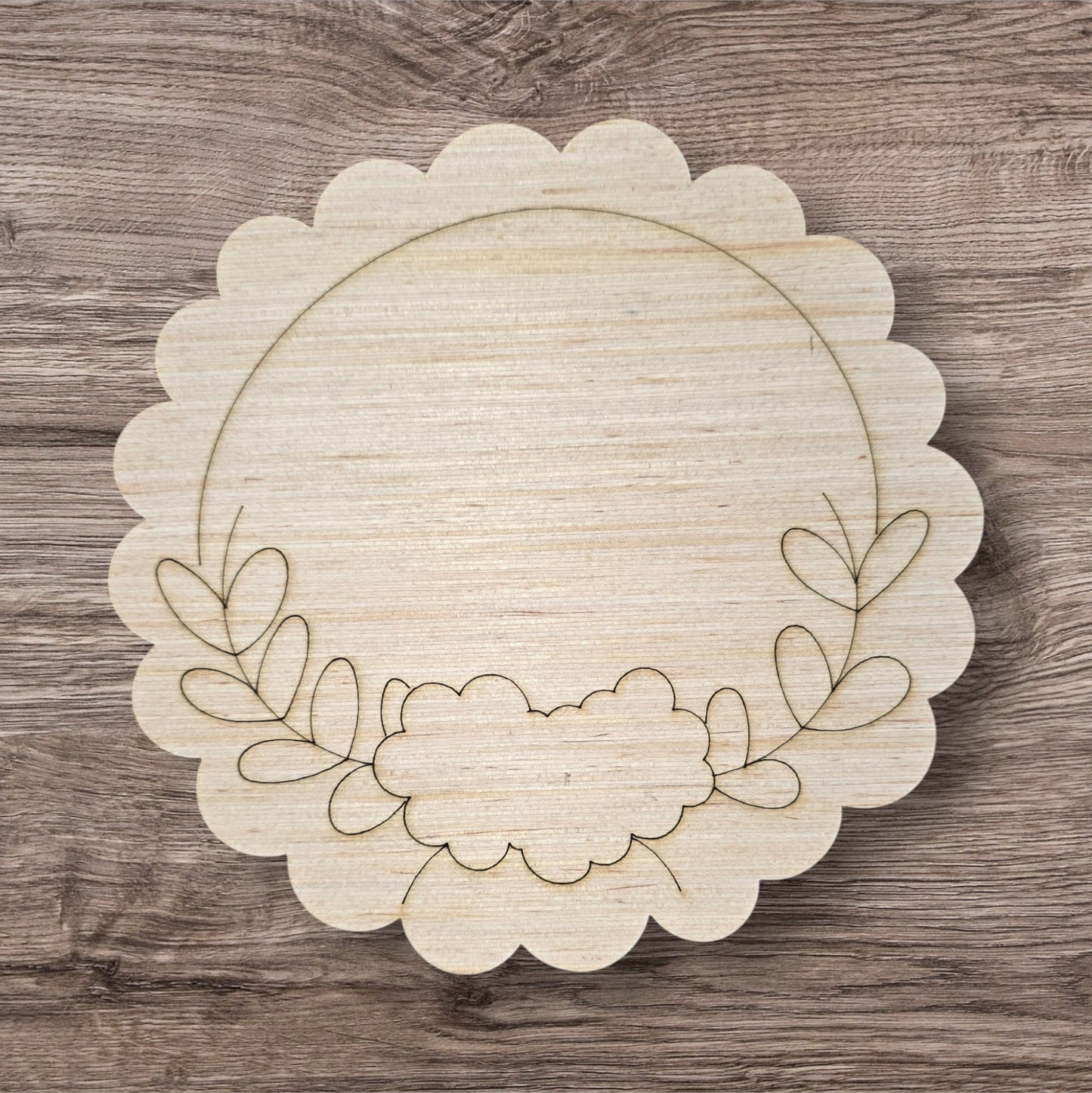 Floral Scallop Round (HC268)